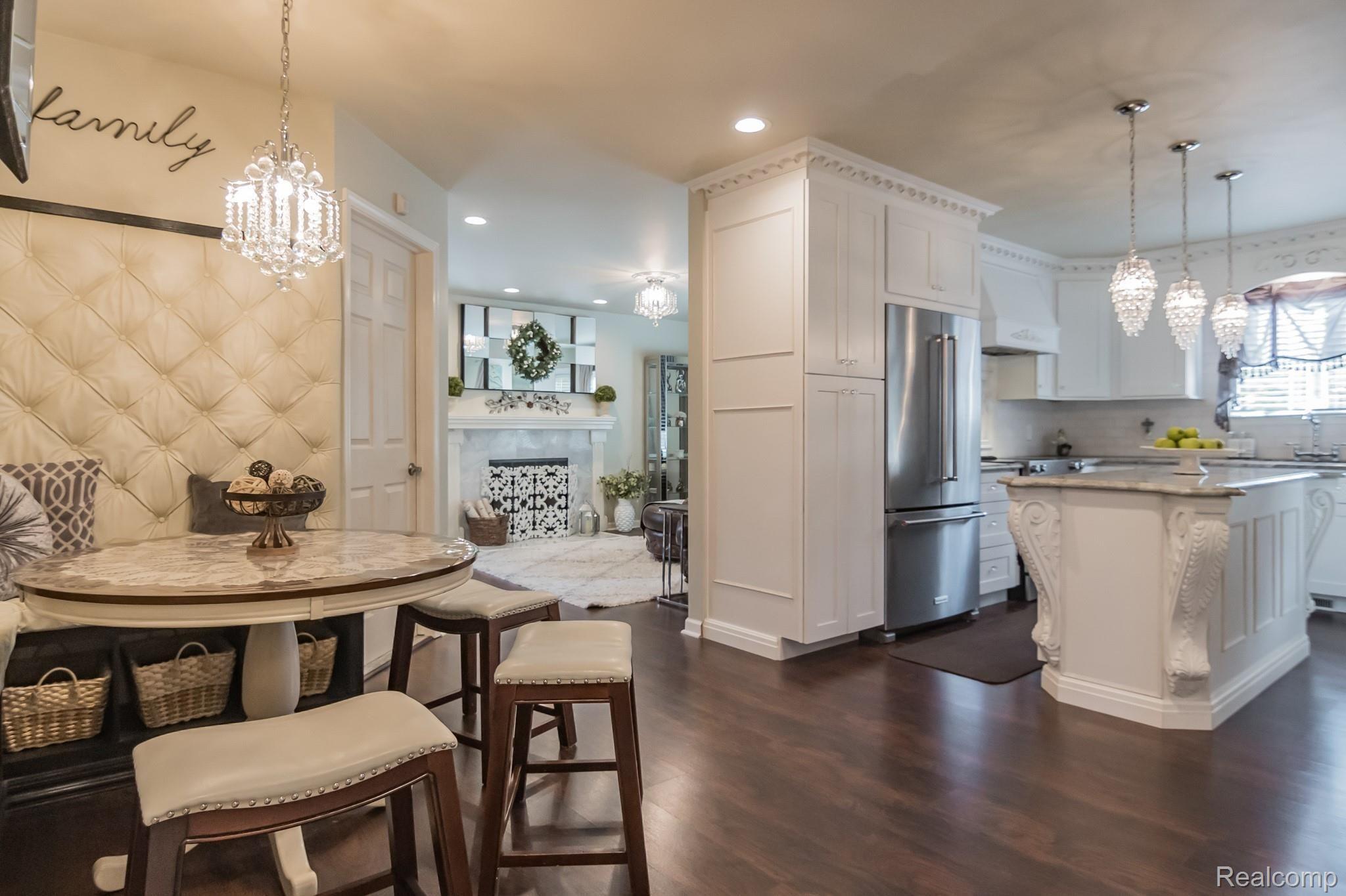 3576 Samuel Avenue Rochester, MI 48309 - Photo 2 of 31 Breakfast nook- family room- kitchen view