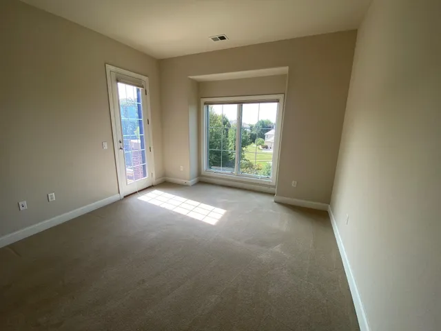 $428,500 | 19155 Thomson Drive, Unit 304, Brookfield, WI 53045