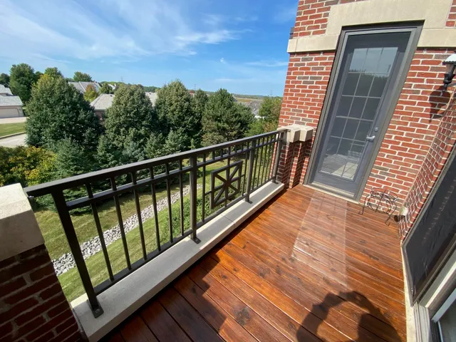 $428,500 | 19155 Thomson Drive, Unit 304, Brookfield, WI 53045