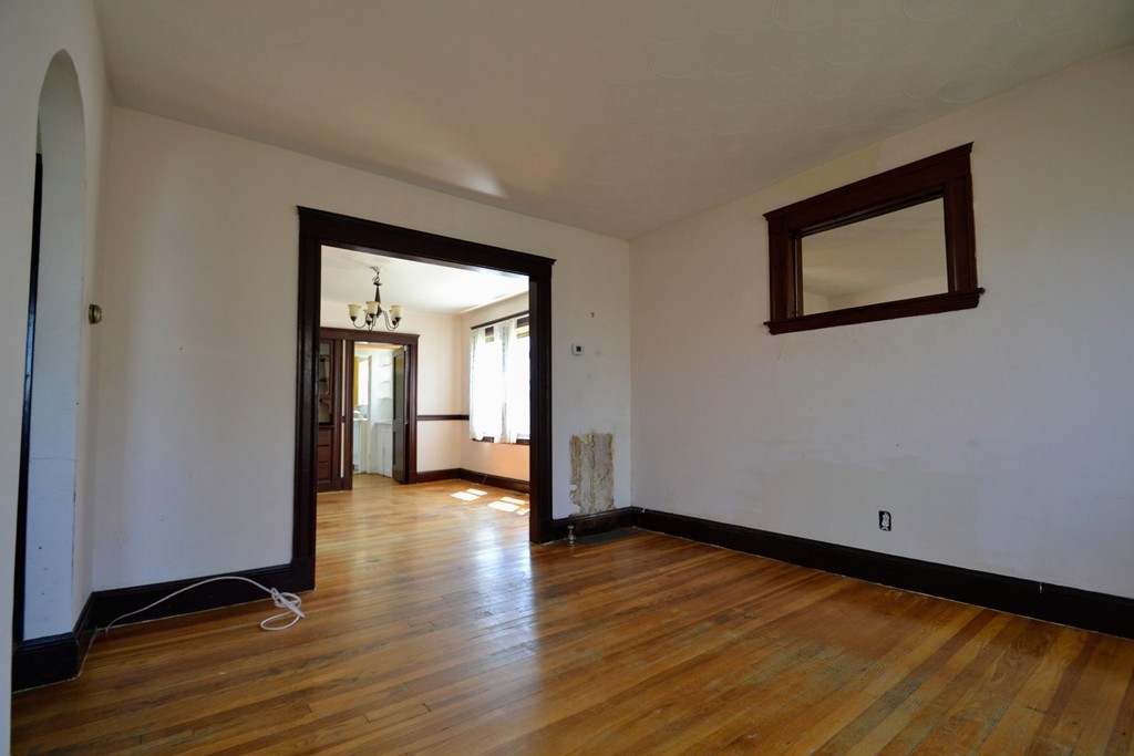 15-17 Melville Road Somerville, MA 02145 - Photo 4 of 30 Gallery Image 4