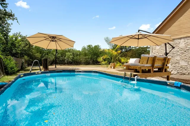 a view of a backyard and basketball court