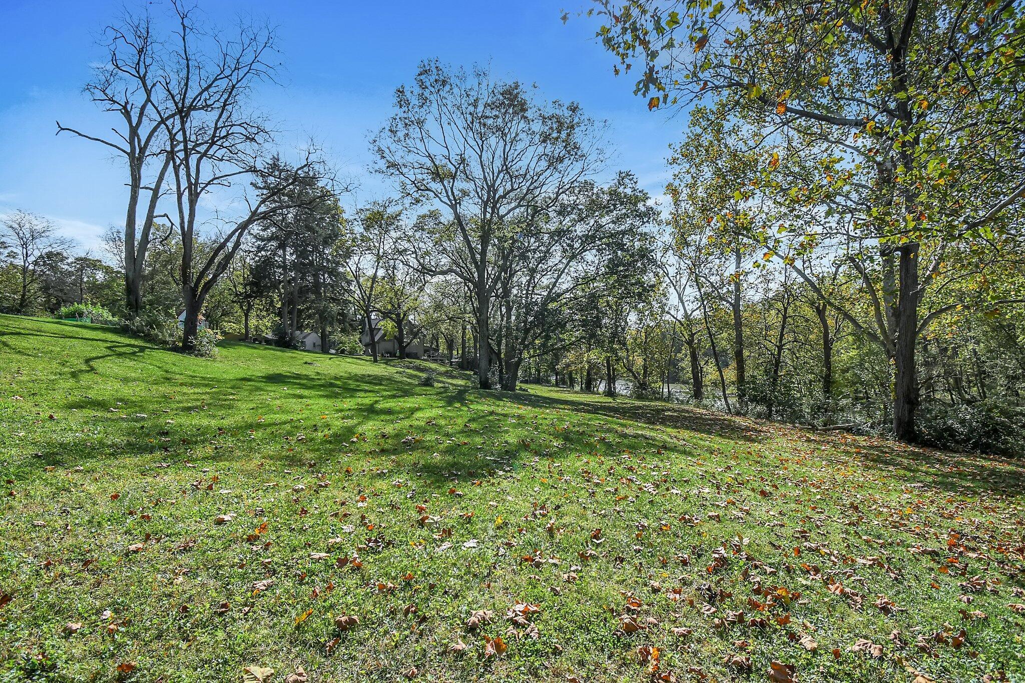7845 Riverside Drive Dublin, OH 43016 - Photo 14 of 17 43-web-or-mls-7827-riverside-dr