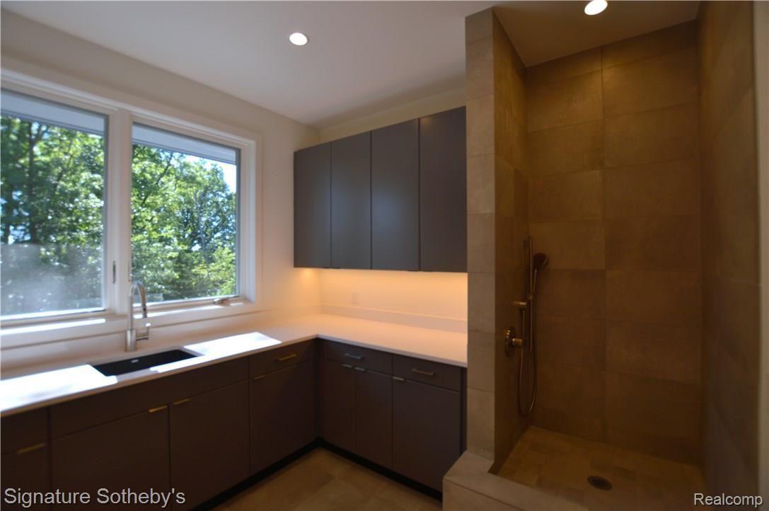 1426 Eastway Rochester, MI 48306 - Photo 13 of 48 3 3.JPG