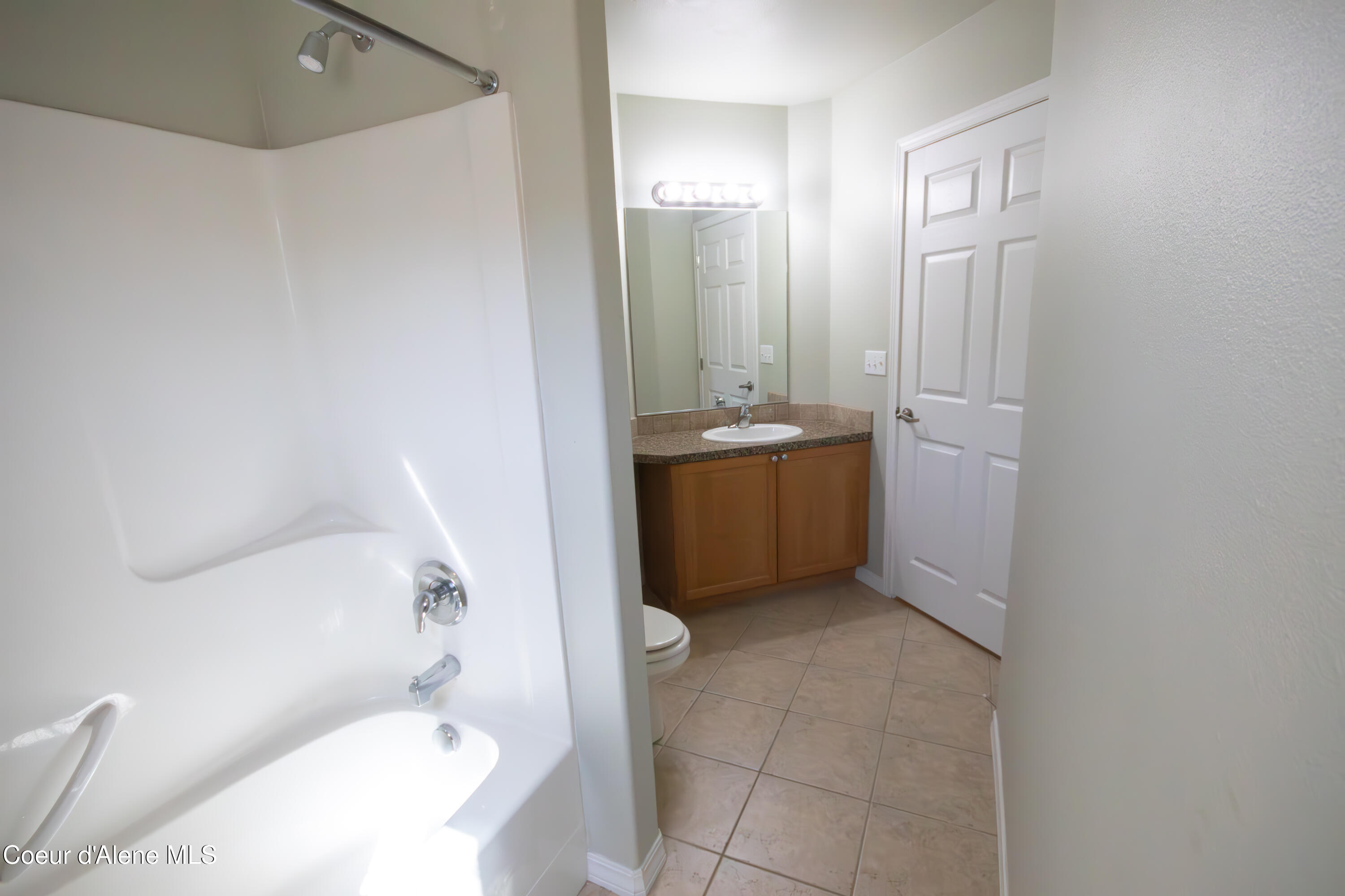 322 North Promenade Loop, Unit 212 Post Falls, ID 83854 - Photo 13 of 30 IMG_1165