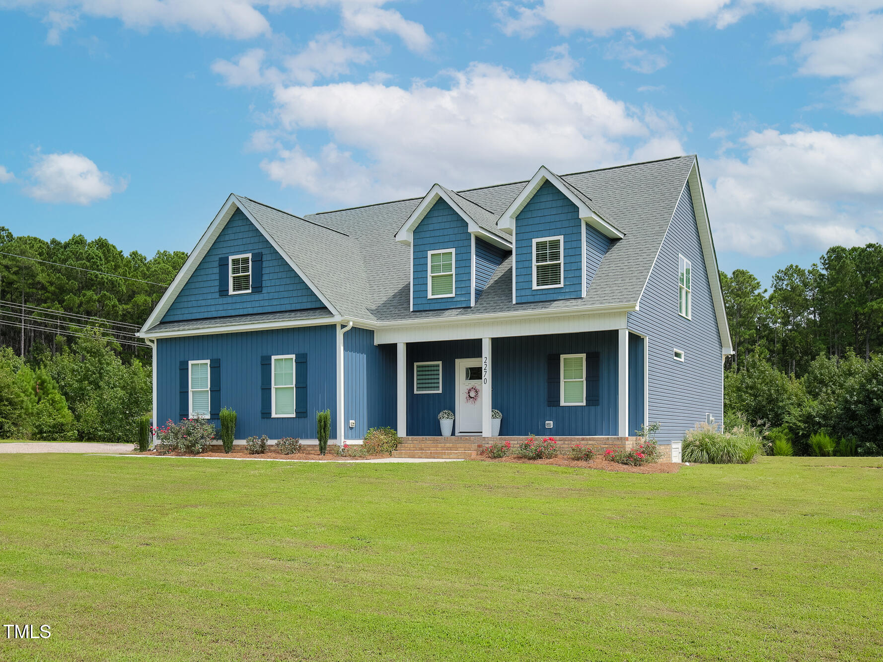004_2270_Medlin_Front_of_House