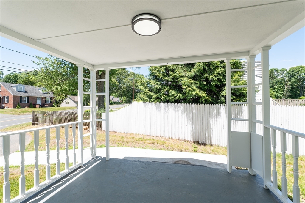 1386 Piper Road West Springfield, MA 01089 - Photo 4 of 39