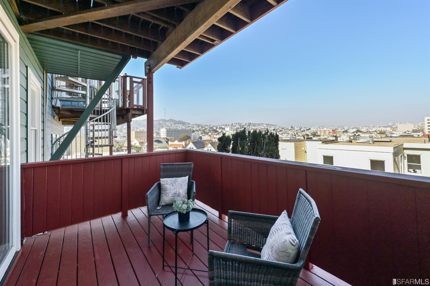 41 Montezuma Street San Francisco, CA 94110 - Photo 45 of 62 a view of sitting area in balcony with furniture