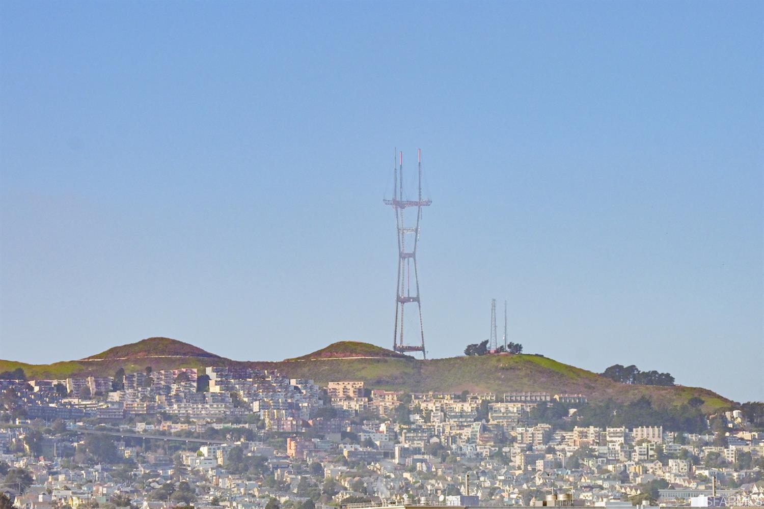 41 Montezuma Street San Francisco, CA 94110 - Photo 57 of 62 a view of a house with a mountain