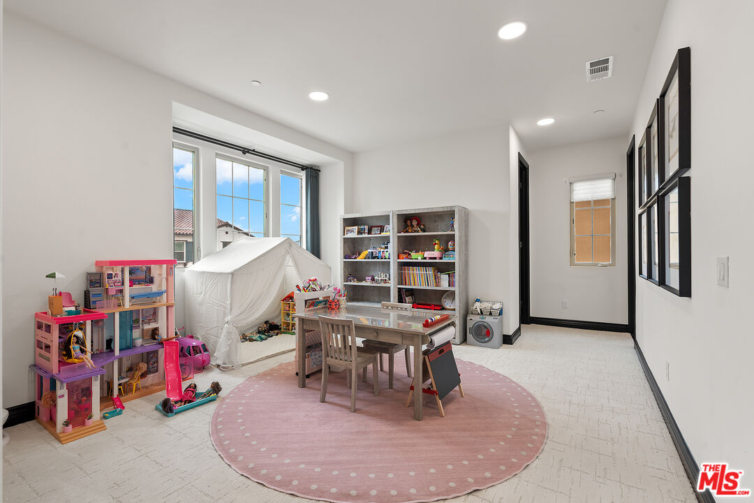 55 Suede Irvine, CA 92602 - Photo 38 of 59 a living room with furniture and a gym equipment