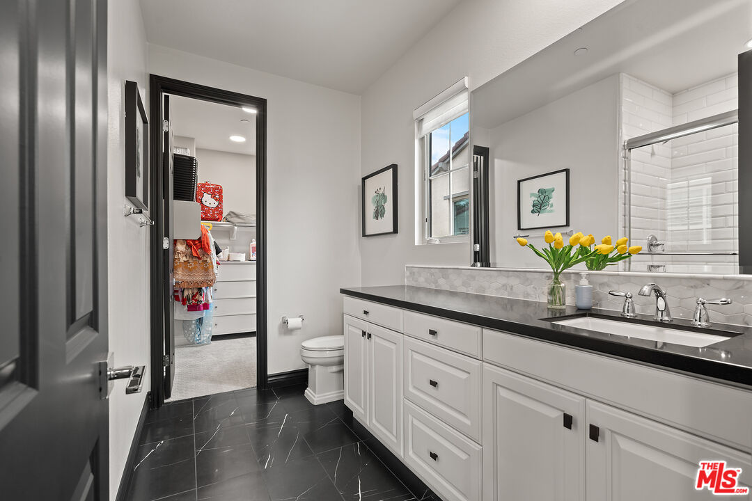 55 Suede Irvine, CA 92602 - Photo 44 of 59 a spacious en suite bathroom with a granite countertop sink and a mirror