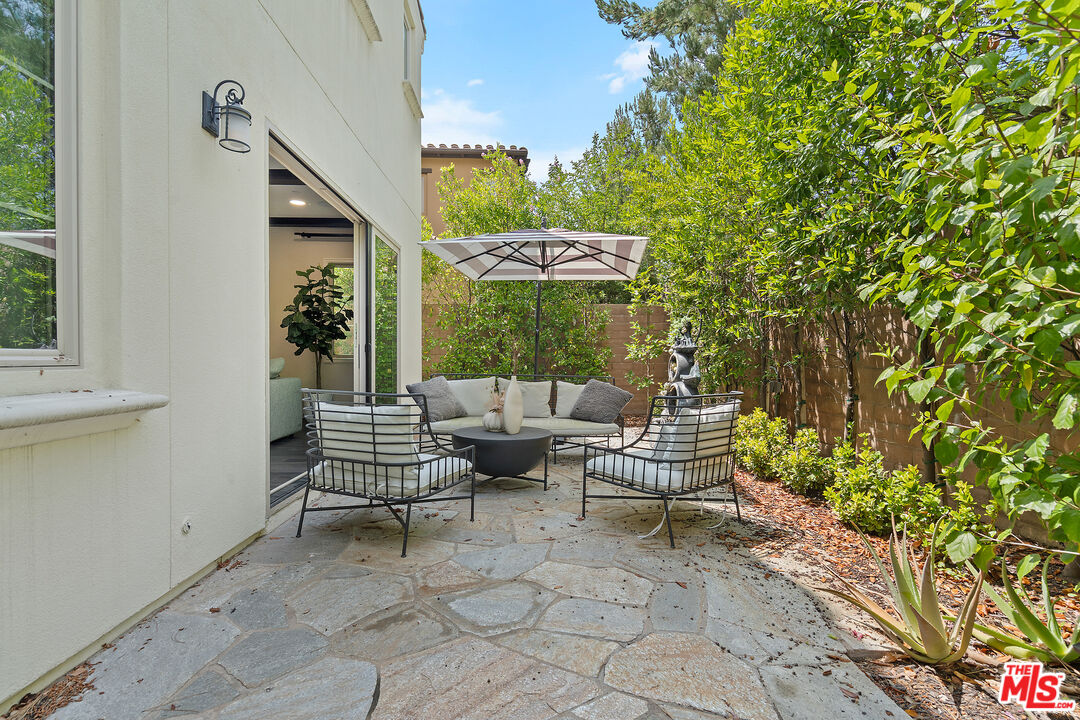 55 Suede Irvine, CA 92602 - Photo 48 of 59 a outdoor space with chairs