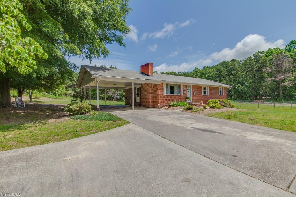 4228 Enterprise Road Lexington, NC 27295 - Photo 3 of 29 Perfect starter home, along with room to expand