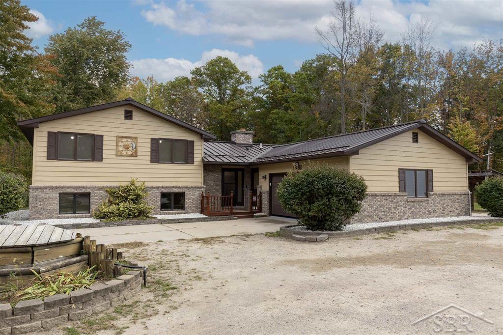 1531 South Castor Road Midland, MI 48640 - Photo 2 of 84 50191001-a5852d9d-bbb3-49b4-8eee-d74bc633fb0f.JPG