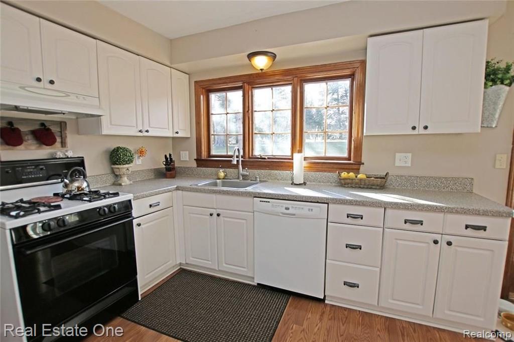 1345 East Fairview Lane Rochester Hills, MI 48306 - Photo 20 of 58