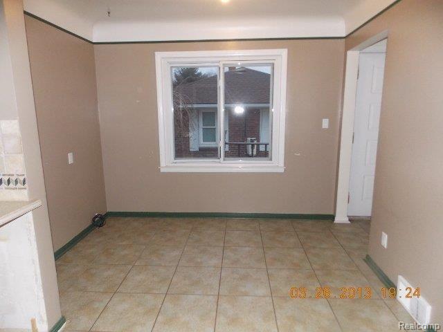 23795 Roxana Avenue Eastpointe, MI 48021 - Photo 6 of 13 DSCN2083 (640x480).jpg