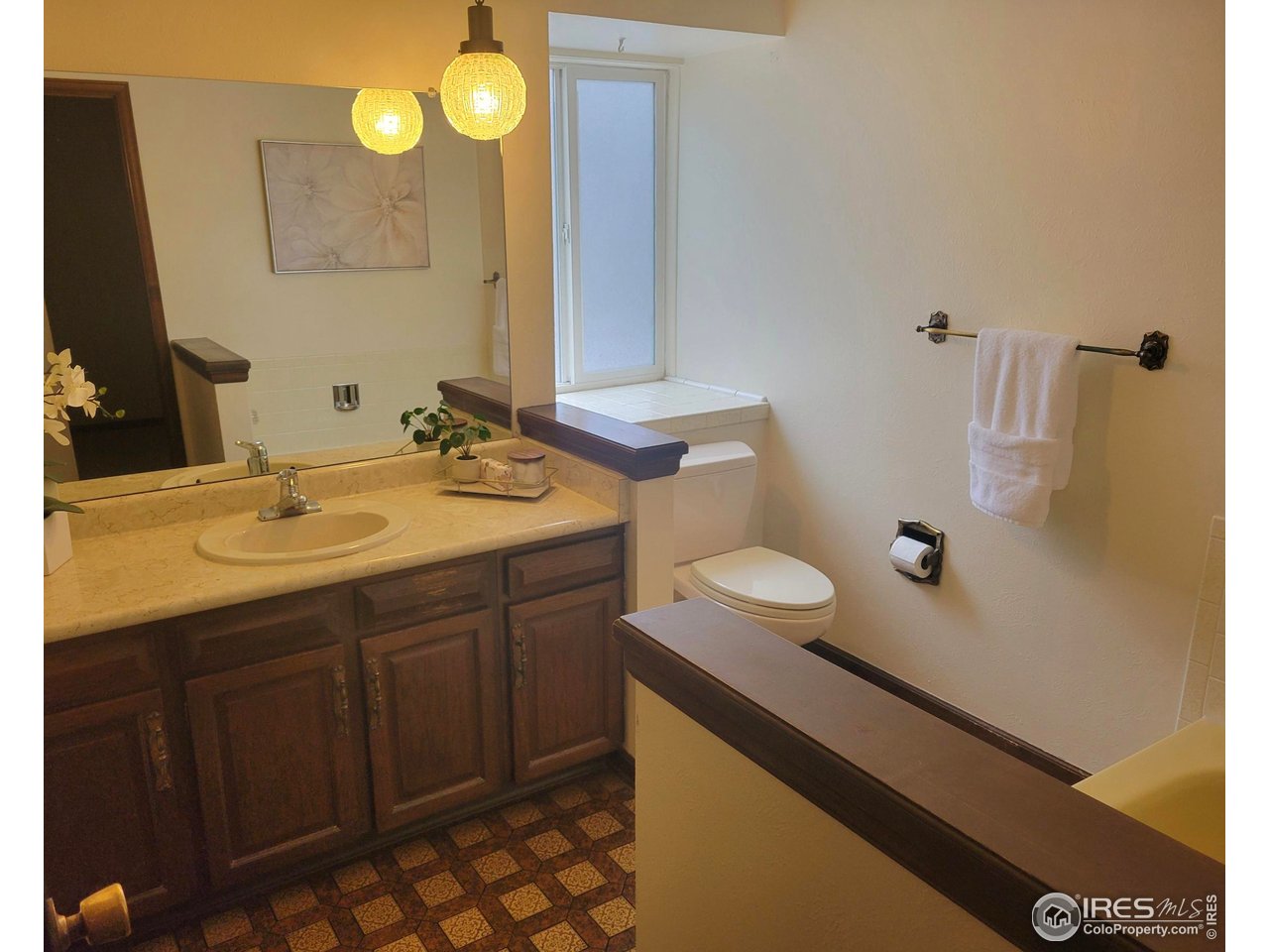 4311 Pali Way Boulder, CO 80301 - Photo 23 of 46 Upstairs hall bathroom