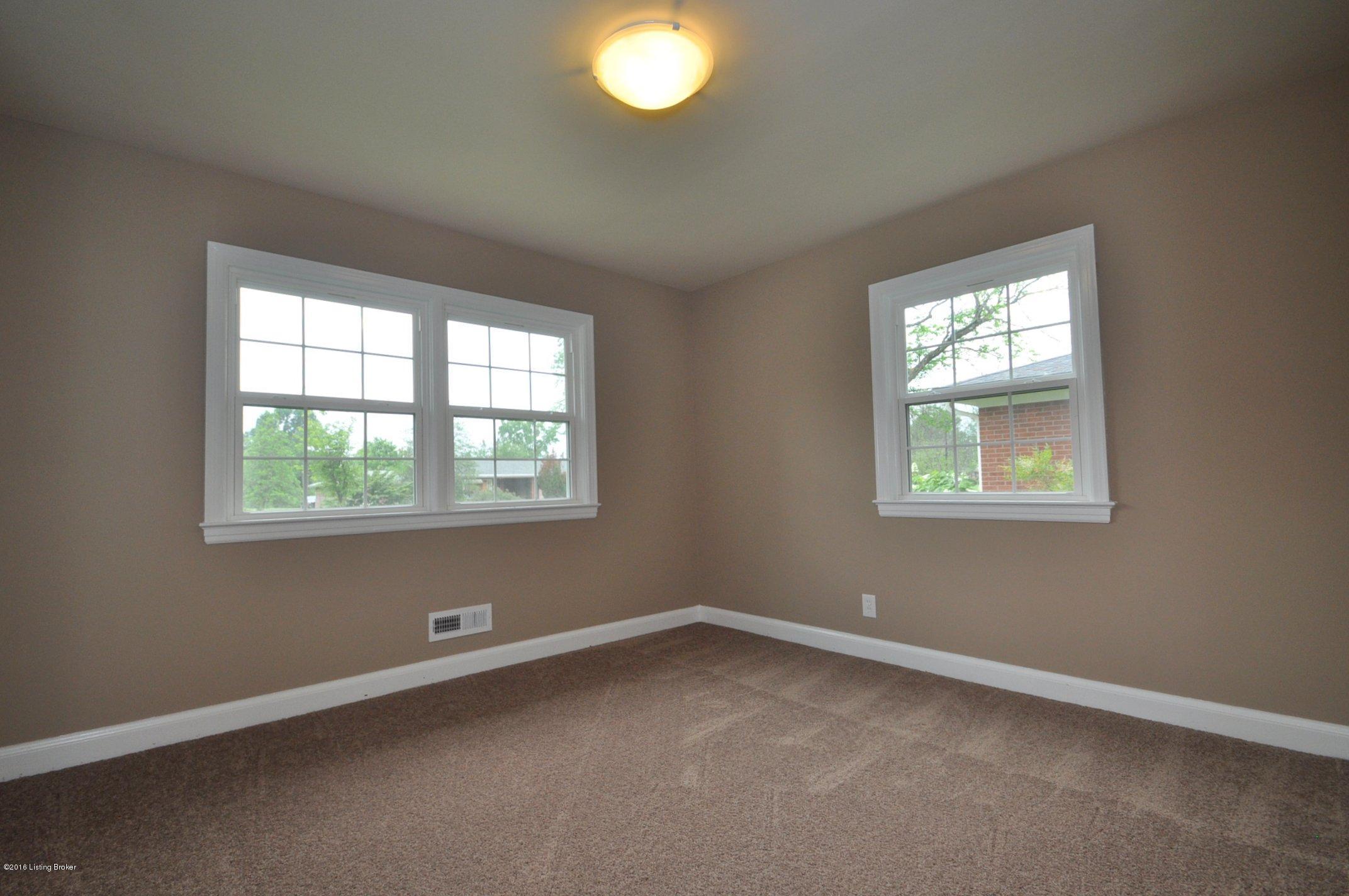3529 Hughes Road Louisville, KY 40207 - Photo 8 of 24 DSC_0019