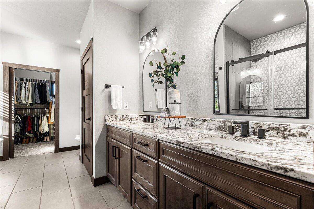 794 Lakeview Ridge Lane Richfield, WI 53017 - Photo 20 of 50 Primary Bathroom