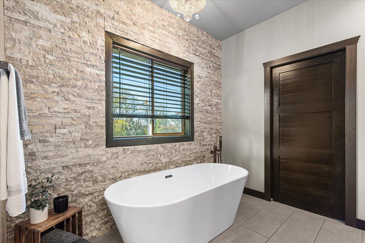 794 Lakeview Ridge Lane Richfield, WI 53017 - Photo 23 of 50 Soaking Tub