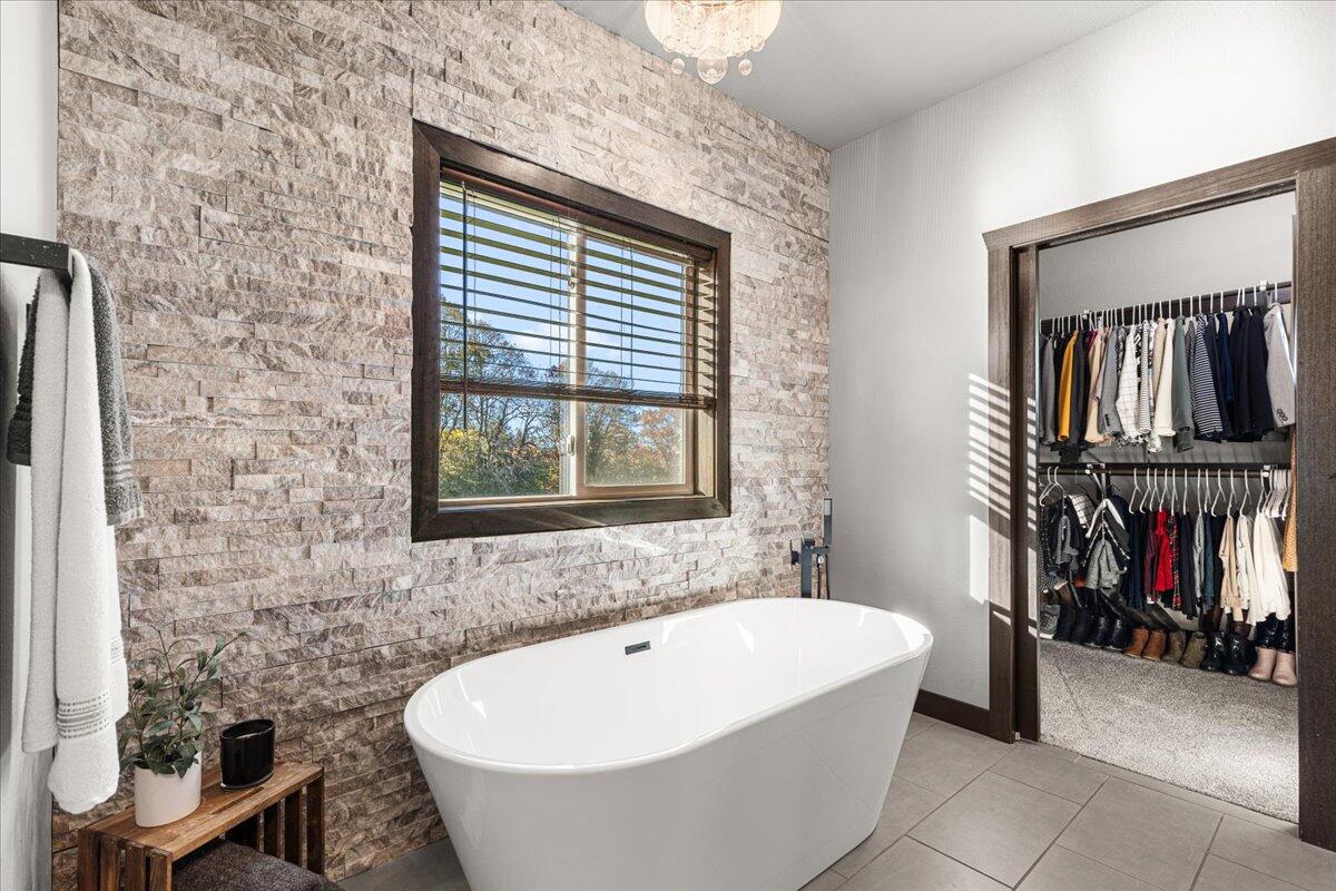 794 Lakeview Ridge Lane Richfield, WI 53017 - Photo 24 of 50 Soaking Tub
