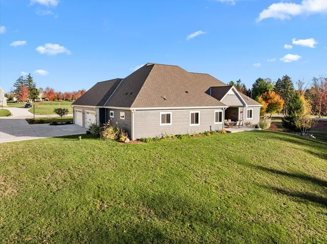 $1,195,000 | 794 Lakeview Ridge Lane, Richfield, WI 53017