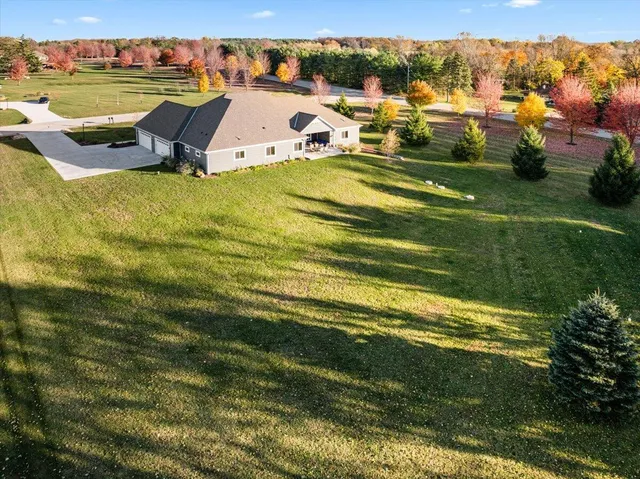 $1,195,000 | 794 Lakeview Ridge Lane, Richfield, WI 53017