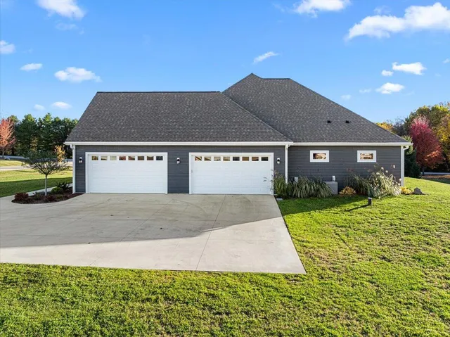 $1,195,000 | 794 Lakeview Ridge Lane, Richfield, WI 53017