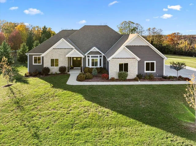$1,195,000 | 794 Lakeview Ridge Lane, Richfield, WI 53017