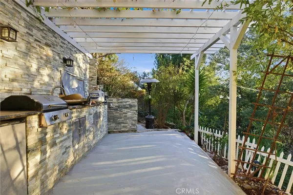 a view of a pathway of a house with a street