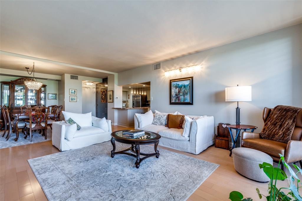 5200 Keller Springs Road, Unit 535 Dallas, TX 75248 - Photo 4 of 25 a living room with furniture and a lamp