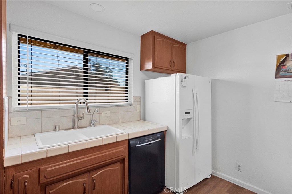 14575 Tonikan Road Apple Valley, CA 92307 - Photo 12 of 38 Gallery Image 12