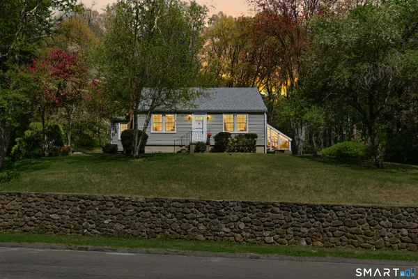 $389,900 | 41 Emma Street, Seymour, CT 06483