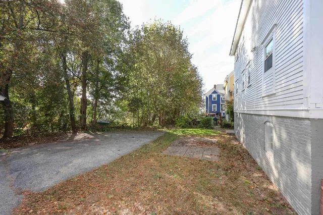 $2,350 | 107 Arlington Street, Unit A, Manchester, NH 03104