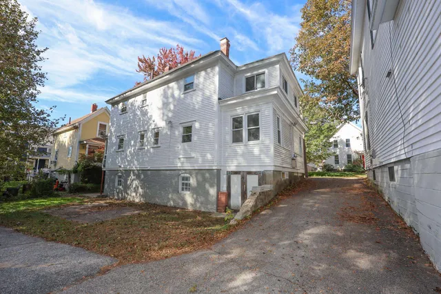 $2,350 | 107 Arlington Street, Unit A, Manchester, NH 03104