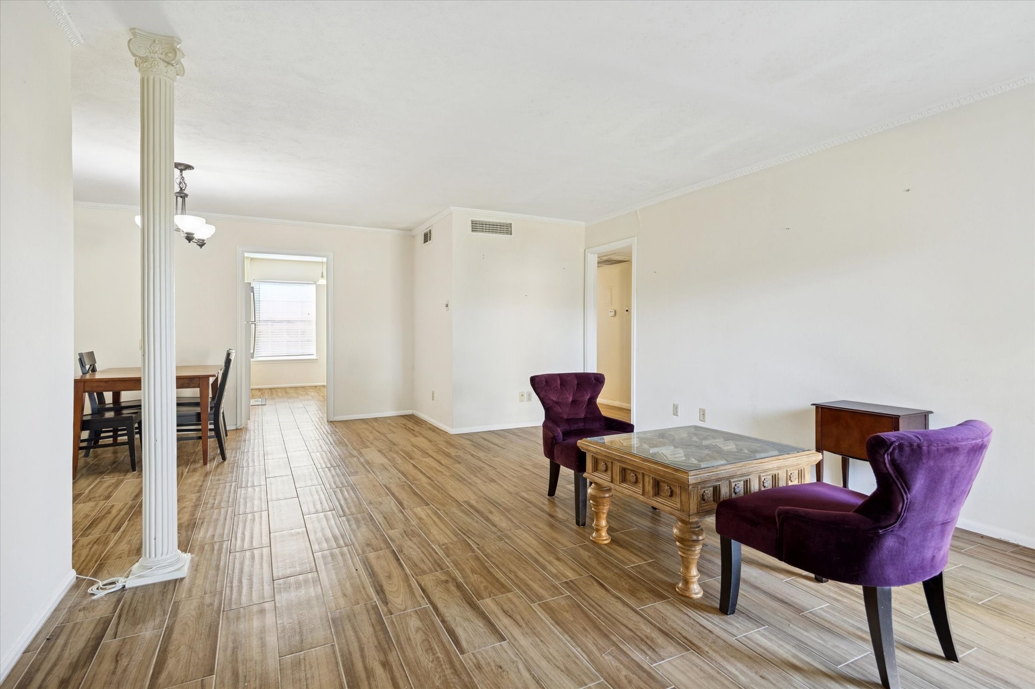 7600 Burgoyne Road, Unit 152 Houston, TX 77063 - Photo 2 of 16 a living room with furniture and wooden floor