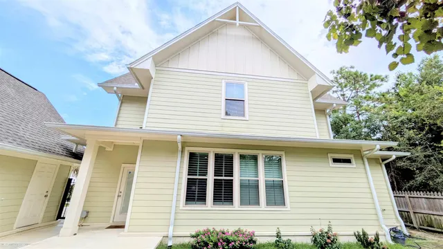a view of a house front of house