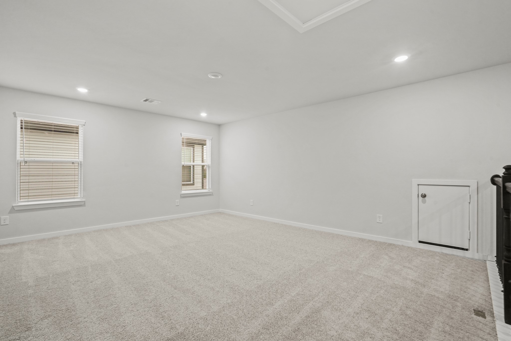 512 Shoreview Drive Conroe, TX 77303 - Photo 13 of 27 a view of an empty room with a window