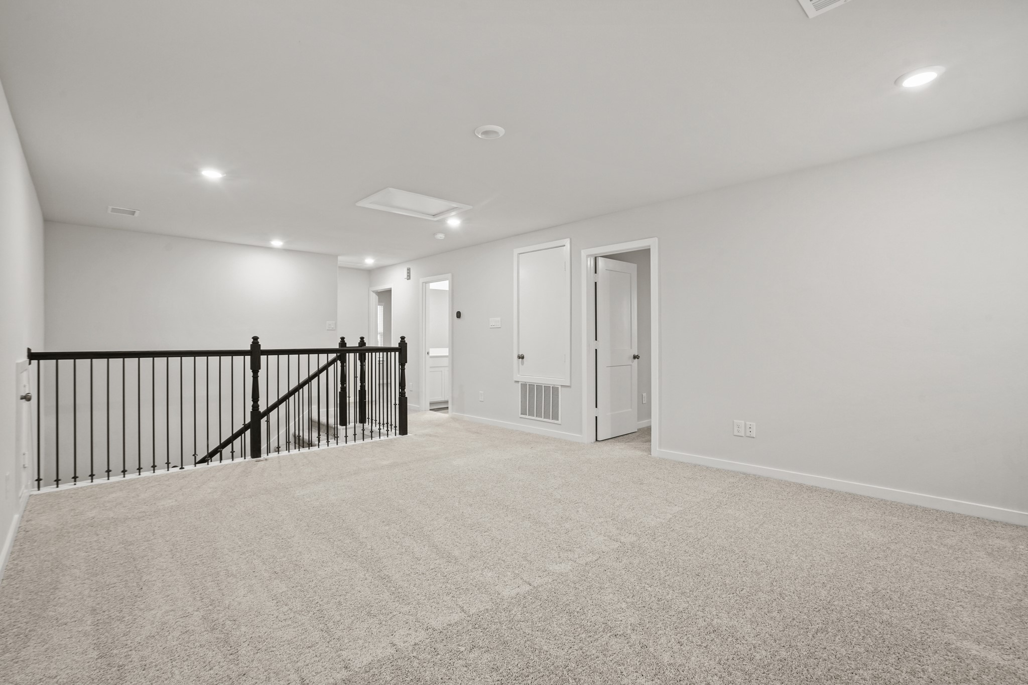 512 Shoreview Drive Conroe, TX 77303 - Photo 14 of 27 a view of an empty room