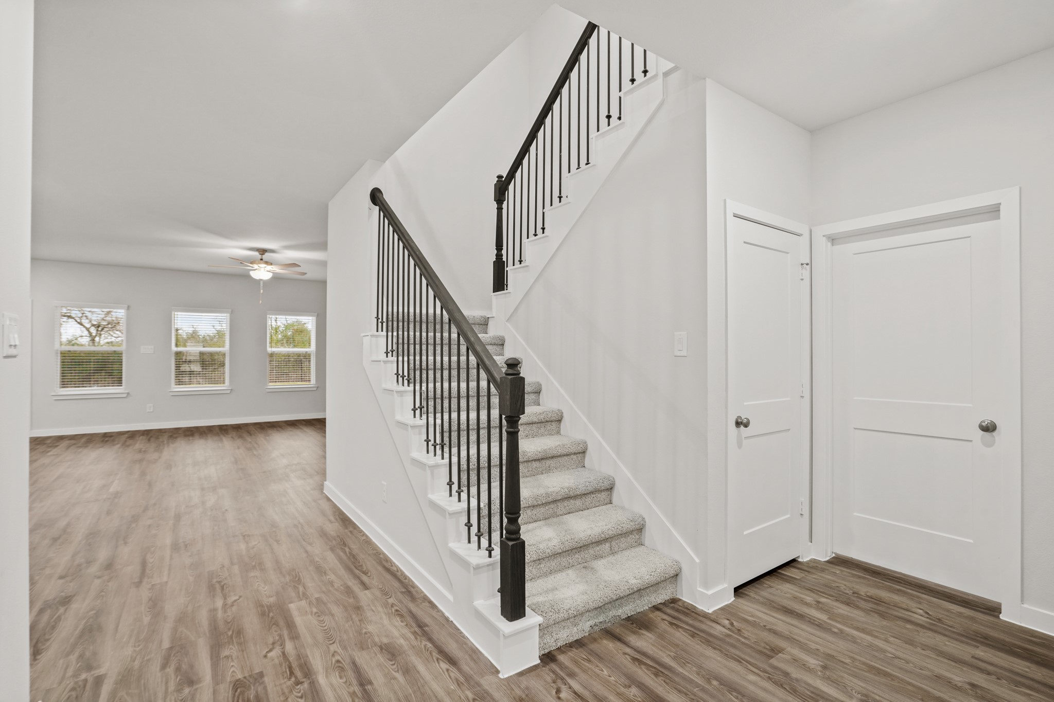 512 Shoreview Drive Conroe, TX 77303 - Photo 7 of 27 a view of a hallway with wooden floor and entryway