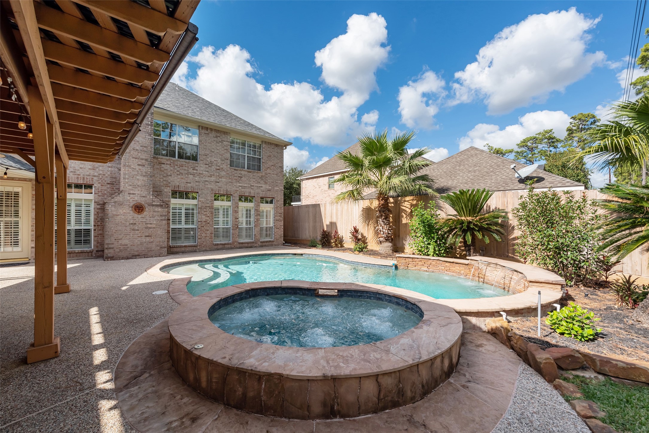 15306 Beecham Drive Houston, TX 77068 - Photo 40 of 48 At the edge of the cover is a full length crank down shade to shield the sun on hot afternoons.