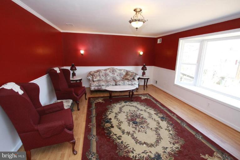 3206 Wayne Road Falls Church, VA 22042 - Photo 2 of 17 Living Room
