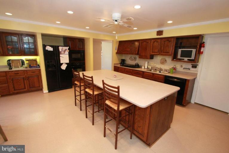 3206 Wayne Road Falls Church, VA 22042 - Photo 3 of 17 Kitchen