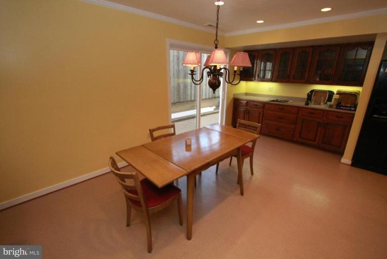 3206 Wayne Road Falls Church, VA 22042 - Photo 8 of 17 Breakfast Area