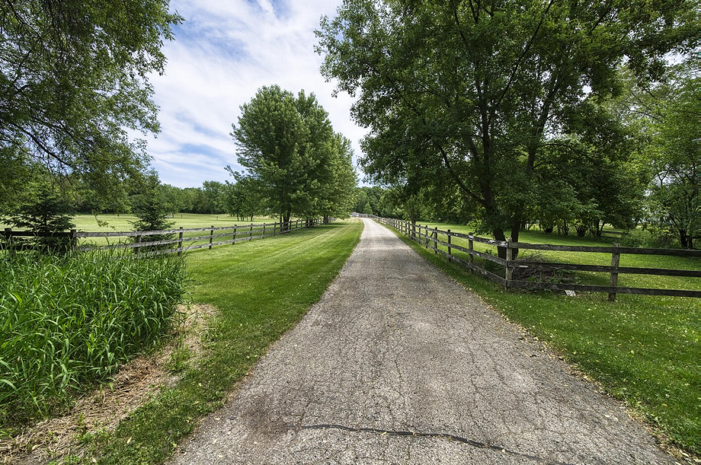 W304S3236 Brookhill Road Genesee, WI 53189 - Photo 2 of 67 Driveway