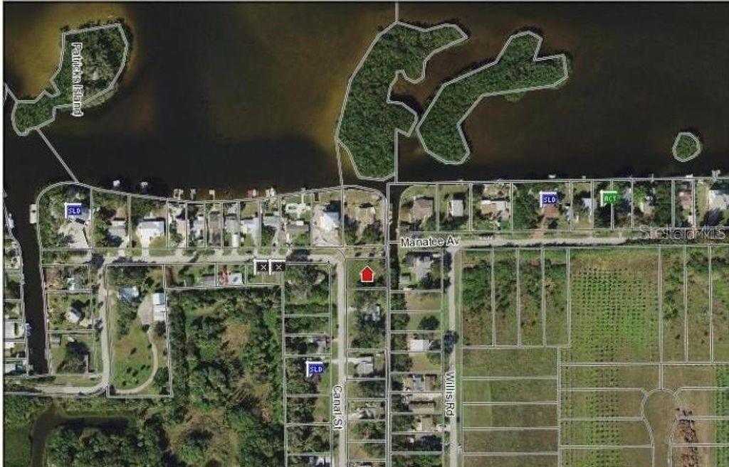 Canal Street Ruskin, FL 33570 - Photo 13 of 14 a bathroom with a shower