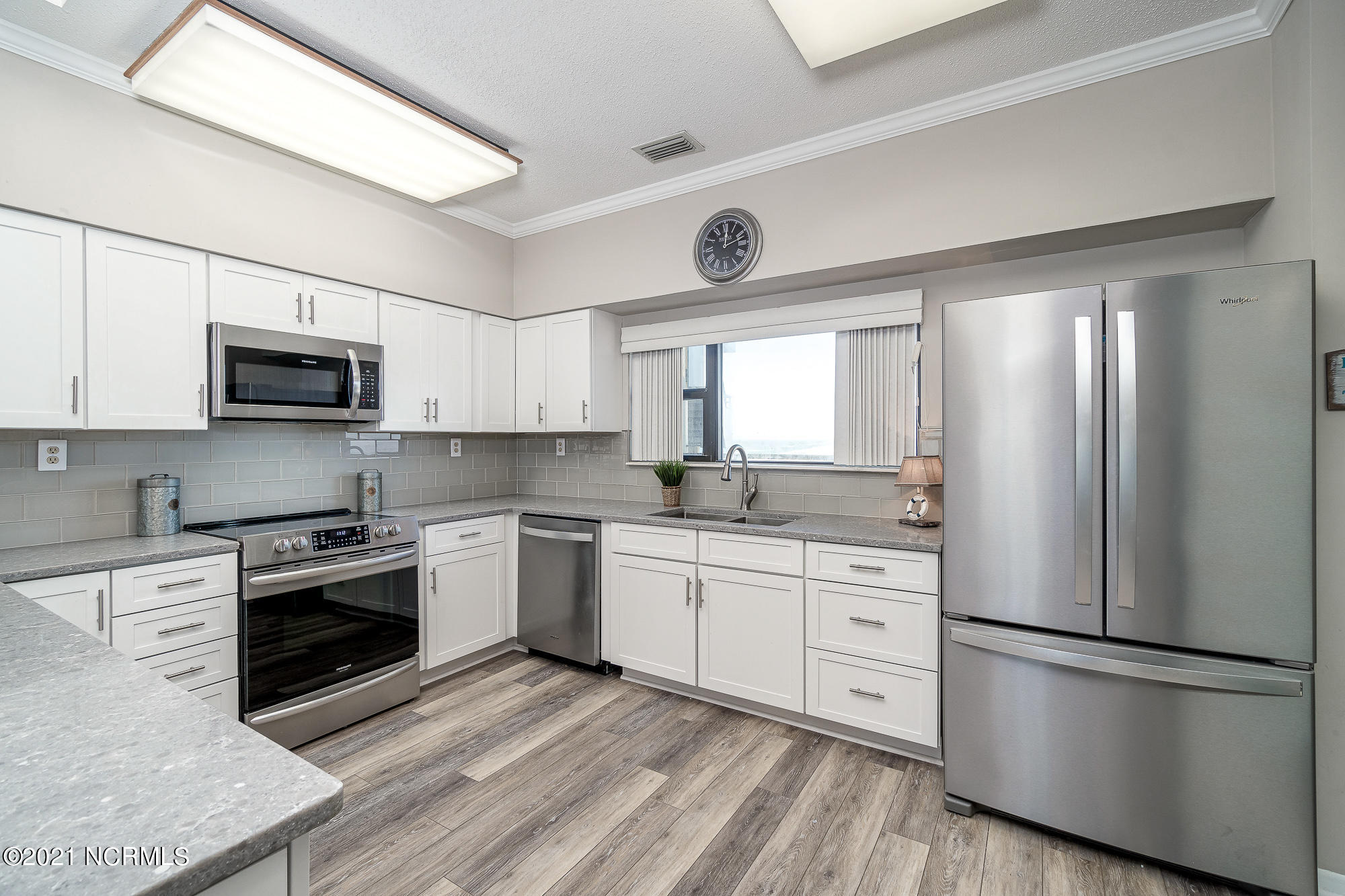 1505 Salter Path Road, Unit 605 Indian Beach, NC 28512 - Photo 18 of 65 Updated kitchen w/ peninsula seating