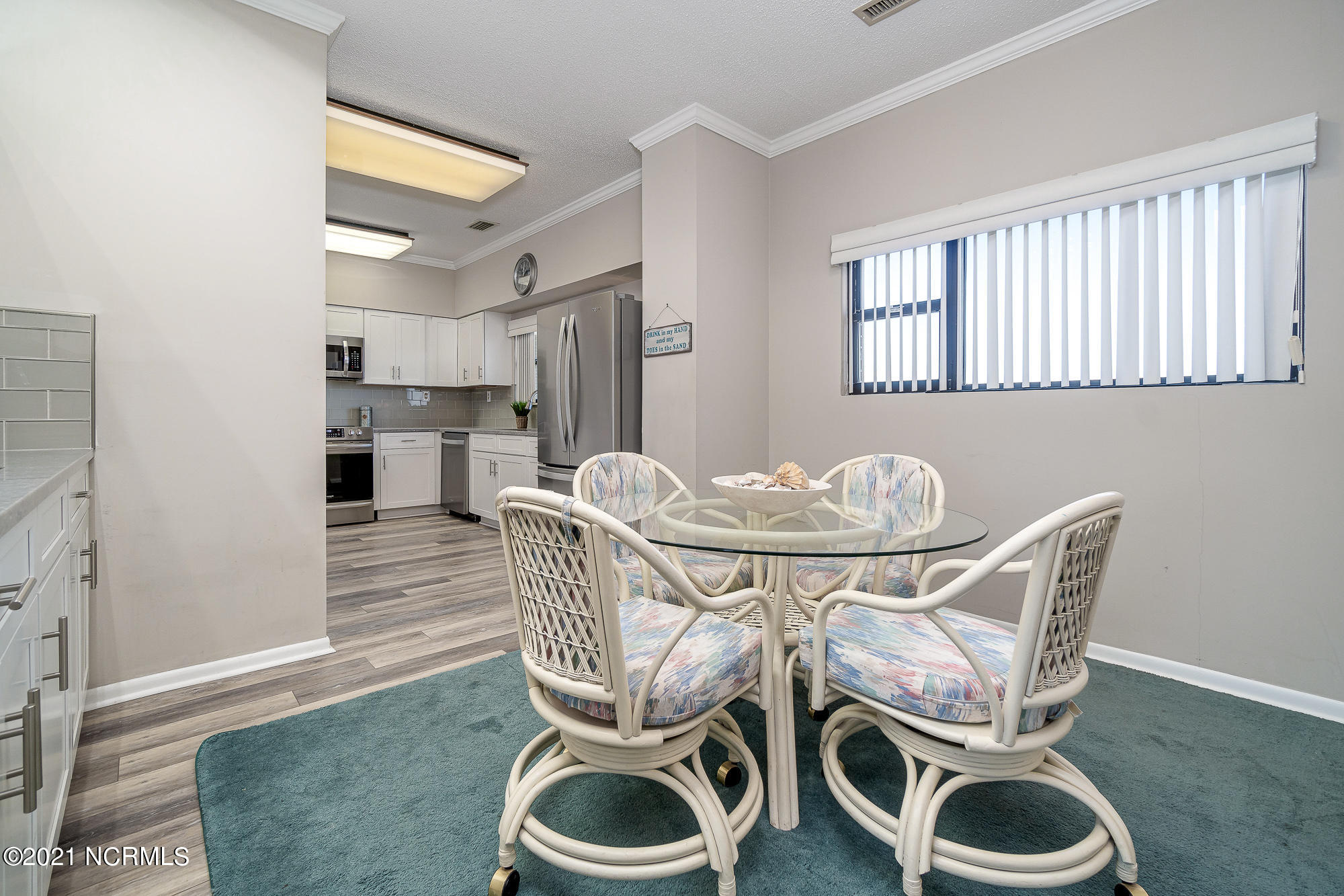 1505 Salter Path Road, Unit 605 Indian Beach, NC 28512 - Photo 21 of 65 Breakfast area/wet bar