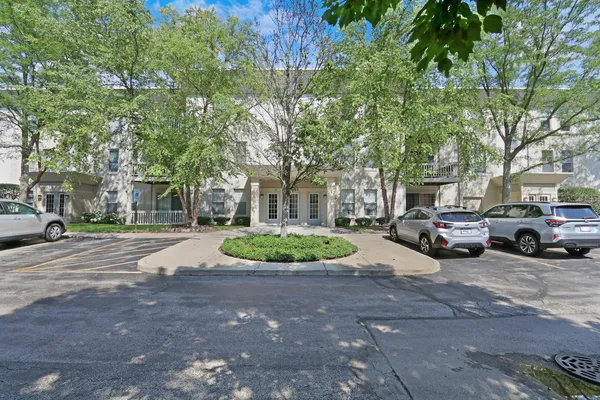 $248,900 | 34451 North Old Walnut Circle, Unit 207, Gurnee, IL 60031