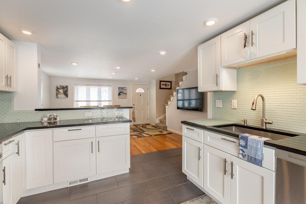71 Sutcliffe Road Lynn, MA 01904 - Photo 8 of 29 Gallery Image 8