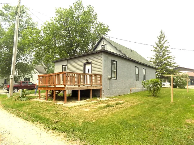 $107,000 | 101 1st Street Southeast, Baudette, MN 56623